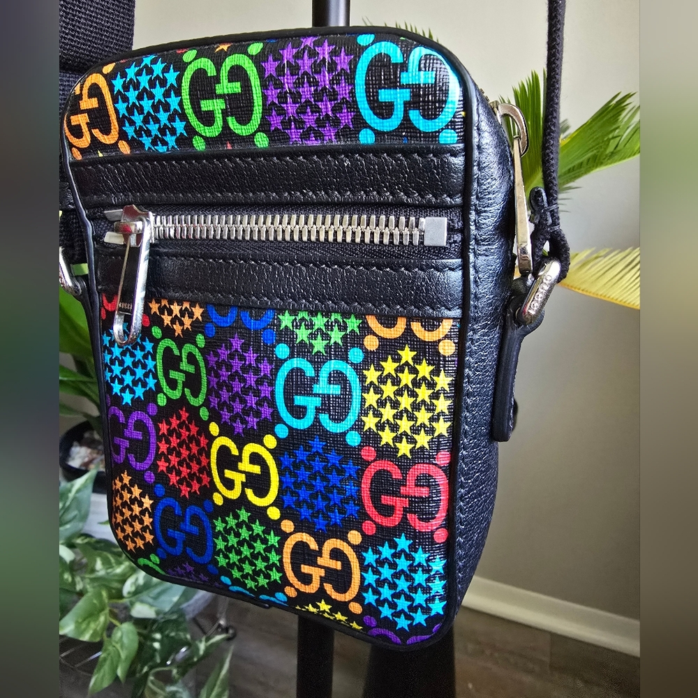 Authentic Gucci GG Logo Supreme Crossbody Bag